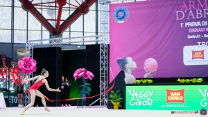 iris giovinazzo bianco cristina   nastro sfe05487 copia simone ferraro ph copia